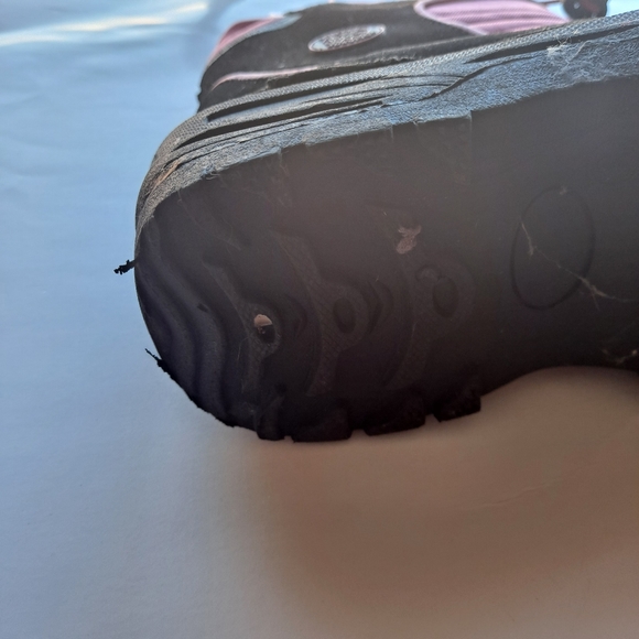 TOTES Winter Survivor Black and Pink Heavy Duty Snow / Winter Low Rise Boots - Picture 11 of 11